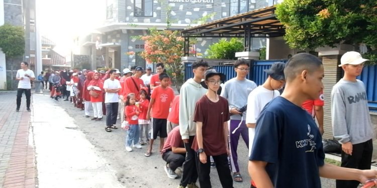 “Jalan Sehat Barokah”: Antusiasme Warga Komplek MBL Meriahkan HUT RI ke-78