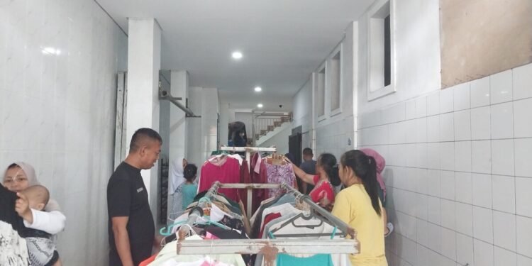 Bazar Baju Barokah dan Pembagian Zakat di Masjid Ar Raudhoh: Wujud Solidaritas Menjelang Idul Fitri