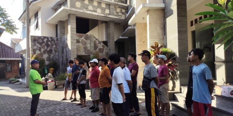 PC LDII Bogor Barat Gelar Kerja Bakti di Lingkungan Masjid Baitul Lu’Lui