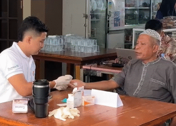 Viral! Lansia Antusias Periksa Kesehatan di Masjid, Ini Kata Dokter