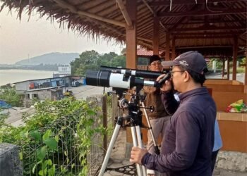 Menanti Hilal di Ufuk Barat, Langit Merak Tak Memberi Jawaban