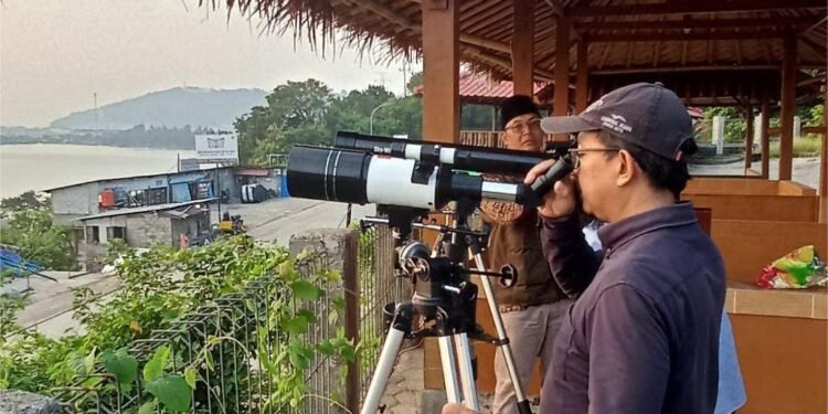 Menanti Hilal di Ufuk Barat, Langit Merak Tak Memberi Jawaban