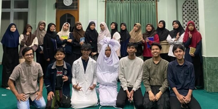 Mahasiswa PPPM Baitul Ilmaini Gunung Gede Gelar Praktik Pemulasaraan Jenazah